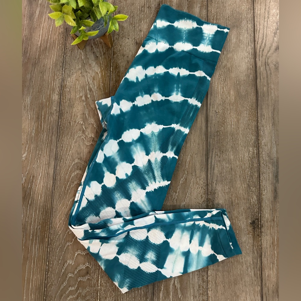 Victoria’s Secret PINK Stylish Teal and White Tie-Dye Leggings